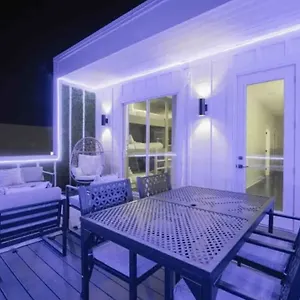 Holiday home Luxury Four-story Home, Rooftop Deck With Views, Pingpong! Sleeps 12!, Nashville